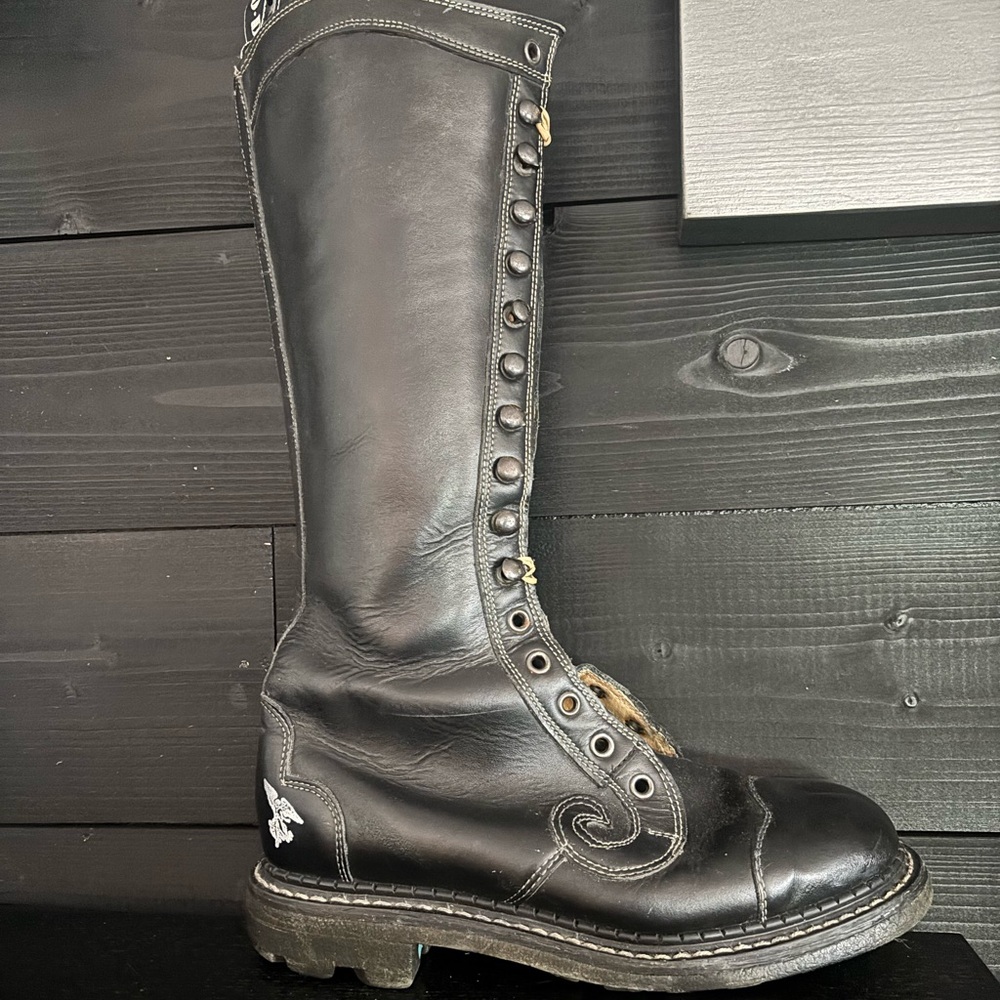 Vintage  John Fluevog high lace up black leather boots. Size 6 men’s 8 women’s